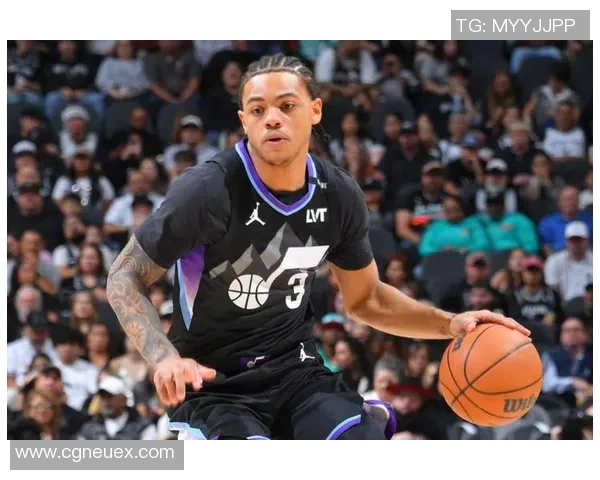 前史留名一战！爵士后卫乔治6投0中 0分8失误