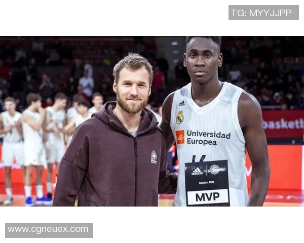 嚄唶宿将，皇家社会副队长埃卢斯通多完结个人队史300场